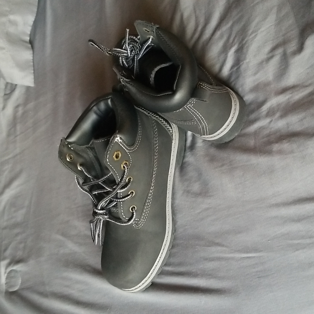 Boys boots black
